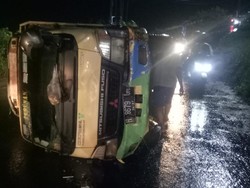 Truk Terguling di Tanjakan Jatibarang Semarang, Diduga Akibat Rem Blong
