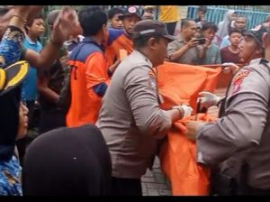 Respons Cepat SAR Polres Lamongan dan BPBD Temukan Korban Tewas Tenggelam Respons Cepat SAR Polres Lamongan dan BPBD Temukan Korban Tewas Tenggelam