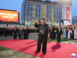 Warga Korut Kini Punya Lagu untuk Puji Kim Jong Un Warga Korut Kini Punya Lagu untuk Puji Kim Jong Un