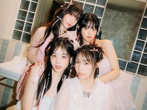 QWER Raih Platinum, T.B.H Tembus 100 Juta Stream