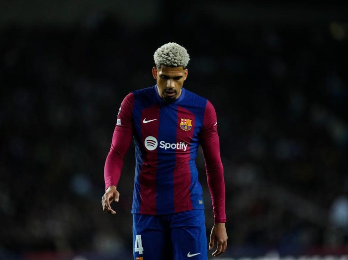 Ronald Araujo centre-back of Barcelona and Uruguay during the UEFA Champions League quarter-final second leg match between FC Barcelona and Paris Saint-Germain at Estadi Olimpic Lluis Companys on April 16, 2024 in Barcelona, Spain. (Photo by Jose Breton/Pics Action/NurPhoto via Getty Images)