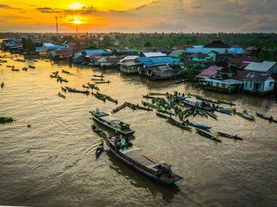 Serunya Belanja Sambil Menikmati Matahari Terbit di Pasar Apung Lok Baintan
