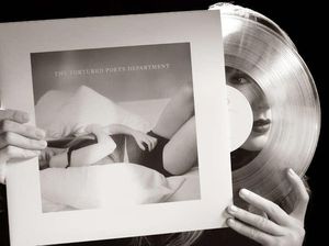 CD Rekaman Awal Taylor Swift Terjual Rp 204 Juta