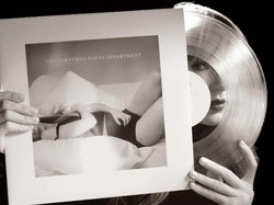 CD Rekaman Awal Taylor Swift Terjual Rp 204 Juta