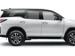 Toyota Fortuner Hybrid Aman buat Terjang Banjir Setinggi 70 Cm