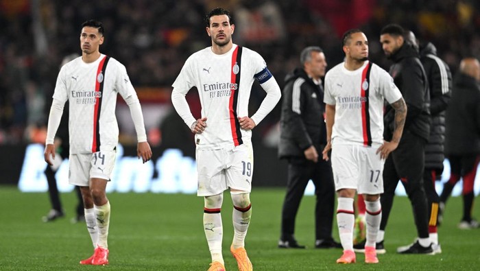 Soccer Football - Europa League - Quarter Final - Second Leg - AS Roma v AC Milan - Stadio Olimpico, Rome, Italy - April 18, 2024 AC Milans Theo Hernandez looks dejected after the match REUTERS/Daniele Mascolo