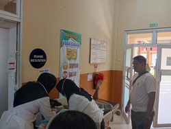 Ade Nyaris Tewas Dibacok Saat Bertamu ke Rumah Teman, Pelaku Ditangkap