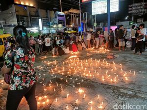 Keluarga Wanita Tewas di Gudang Apotek Samarinda Aksi Damai 1.000 Lilin Keluarga Wanita Tewas di Gudang Apotek Samarinda Aksi Damai 1.000 Lilin