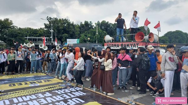 Aksi Pelajar Dukung MK Tetap Menjaga Demokrasi