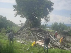 Atap Pabrik di Bogor Rusak Diterpa Puting Beliung hingga Timpa 3 Rumah
