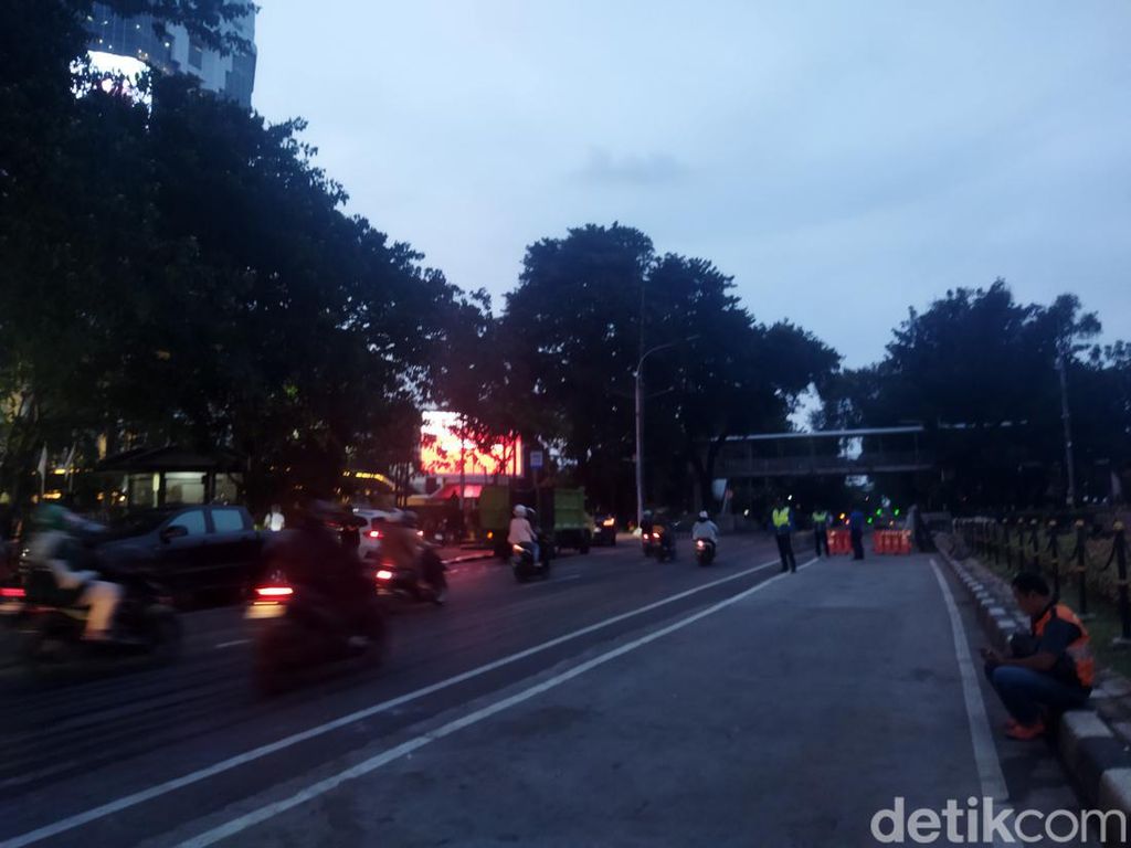 2 Massa Aksi di Patung Kuda Bubar, Jl Medan Merdeka Barat Kembali Normal