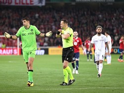 Kiper Aston Villa Masih Boleh Main Meski Dapat 2 Kartu Kuning, kok Bisa?