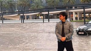7 Foto Keluarga Atta-Aurel Terjebak di Dubai, Mal & Bandara Tergenang Banjir