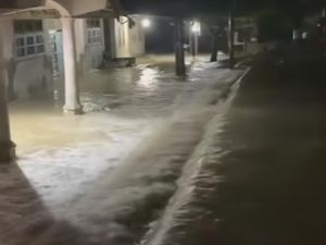 Rumah Warga di Kampung Buruk Lebak Terendam Banjir