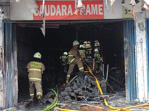 6 Hal dari Kebakaran Maut di Toko Bingkai Mampang 6 Hal dari Kebakaran Maut di Toko Bingkai Mampang
