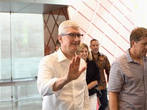 CEO Apple Sukses Bujuk Trump Demi iPhone Tak Naik Harga