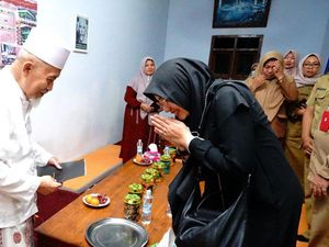 Momen Lebaran, Bupati Ipuk Ajak Rombongan OPD Silaturahmi Kiai Sepuh