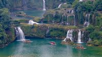 Cantiknya Air Terjun Transnasional Detian di Chongzuo China
