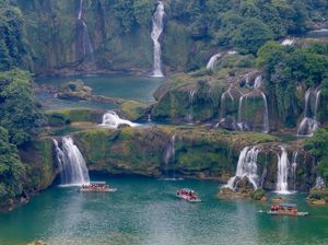 Cantiknya Air Terjun Transnasional Detian di Chongzuo China Cantiknya Air Terjun Transnasional Detian di Chongzuo China