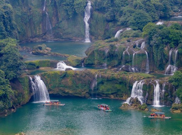 Cantiknya Air Terjun Transnasional Detian di Chongzuo China