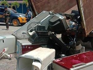 Listrik Sering Padam, Warga OKU Demo PLN Bawa Barang Elektronik Rusak