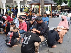 8 Gangster di Tuban Digunduli dan Sungkem ke Ortu Usai Disergap Polisi