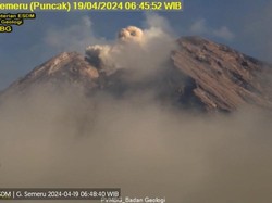 Gunung Semeru Erupsi 2 Kali dalam 15 Menit Pagi Ini