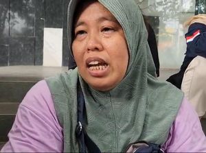 Keluarga Korban Meninggal Datangi Lokasi Kebakaran Toko Bingkai Mampang