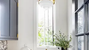 10 Inspirasi Desain Lemari Kabinet untuk Dapur Sempit