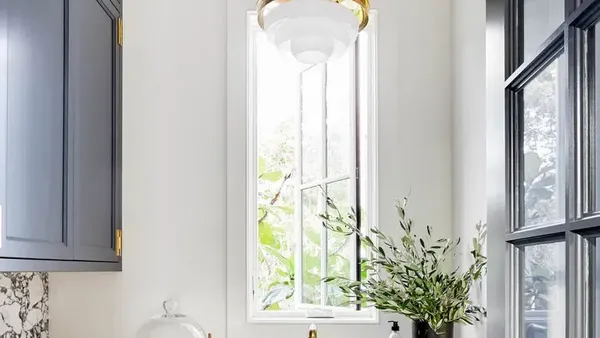 10 Inspirasi Desain Lemari Kabinet untuk Dapur Sempit
