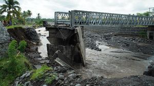 Potret Jembatan Putus Imbas Banjir Lahar Hujan Gunung Semeru