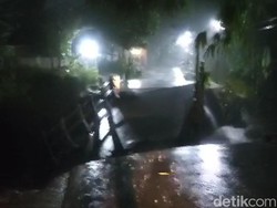 Banjir Lahar Dingin Semeru Terjang 3 Jembatan di Lumajang hingga Putus