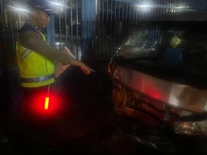 Tabrakan Adu Banteng Pikap Vs 2 Motor di Depok Diduga karena Sopir Ngantuk