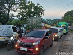 Jalur Poros Maros-Bone di Camba Macet 2 Kilometer Pagi Ini