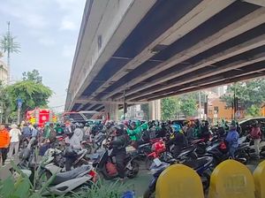 Penampakan Jalan Mampang Macet Pagi Ini Imbas Kebakaran Semalam Penampakan Jalan Mampang Macet Pagi Ini Imbas Kebakaran Semalam