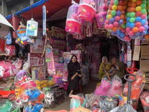 Pasar Gembrong Jatinegara Sepi, Penjual Mengeluh Omzet Turun 70 Persen