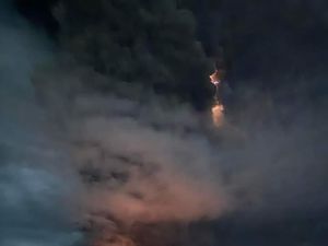 Gunung Ruang Erupsi, Lion Air Batalkan Penerbangan Rute Manado dan Ternate