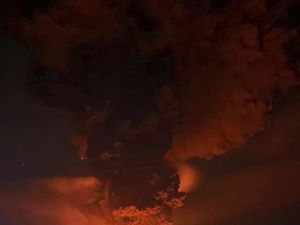 Satu Lagi Maskapai Terdampak Gunung Ruang, Juneyao Airlines Batal ke Bali