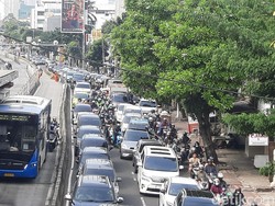 Lalin Jl Mampang Prapatan Arah Kuningan Macet Pagi Ini