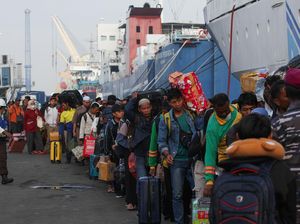 Pelabuhan Tanjung Perak Surabaya Masih Dipadati Arus Balik Lebaran