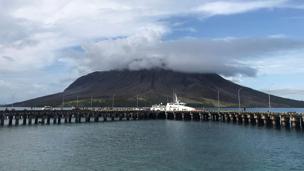 Penampakan Terkini Erupsi Gunung Ruang Penampakan Terkini Erupsi Gunung Ruang