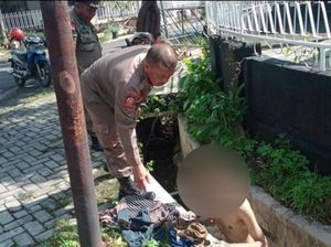 Berendam di Selokan Jalan Cipunegara, Pria ODGJ Dievakuasi Berendam di Selokan Jalan Cipunegara, Pria ODGJ Dievakuasi