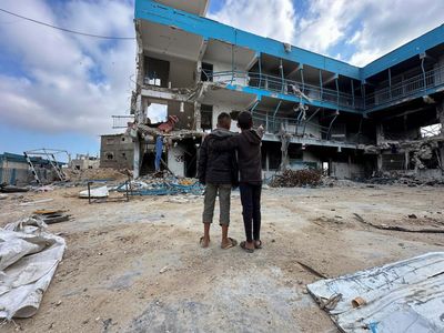 Ratapan Anak-anak Gaza Memandang Sekolah yang Hancur