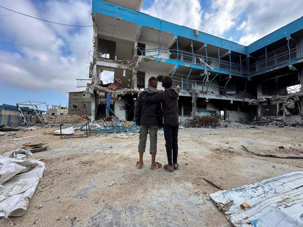 Ratapan Anak-anak Gaza Memandang Sekolah yang Hancur