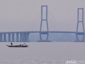 Potret Kehidupan Nelayan Kenjeran Surabaya Potret Kehidupan Nelayan Kenjeran Surabaya