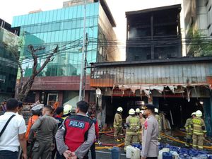 Kronologi Kebakaran Toko Bingkai di Mampang Jaksel Tewaskan 7 Orang Kronologi Kebakaran Toko Bingkai di Mampang Jaksel Tewaskan 7 Orang