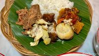 Nikmatnya Nasi Gudeg hingga Asinan Kecombrang di Rasa Cikatomas