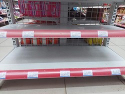 Pasokan Tipis Jadi Biang Kerok Stok Gula Langka di Indomaret cs