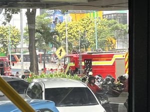 Rute TransJ 6V Ragunan-GBK Dialihkan Imbas Kebakaran di Mampang Rute TransJ 6V Ragunan-GBK Dialihkan Imbas Kebakaran di Mampang