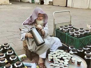 Sosok Syekh Ismail Al Zaim, Penyedia Minum Gratis di Masjid Madinah Sosok Syekh Ismail Al Zaim, Penyedia Minum Gratis di Masjid Madinah